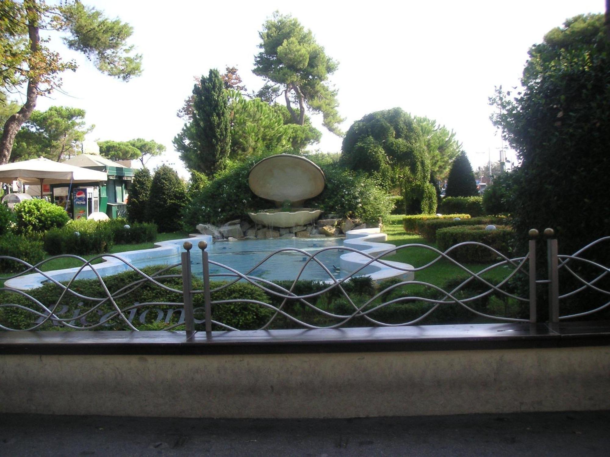Hotel Canasta Riccione Exteriör bild