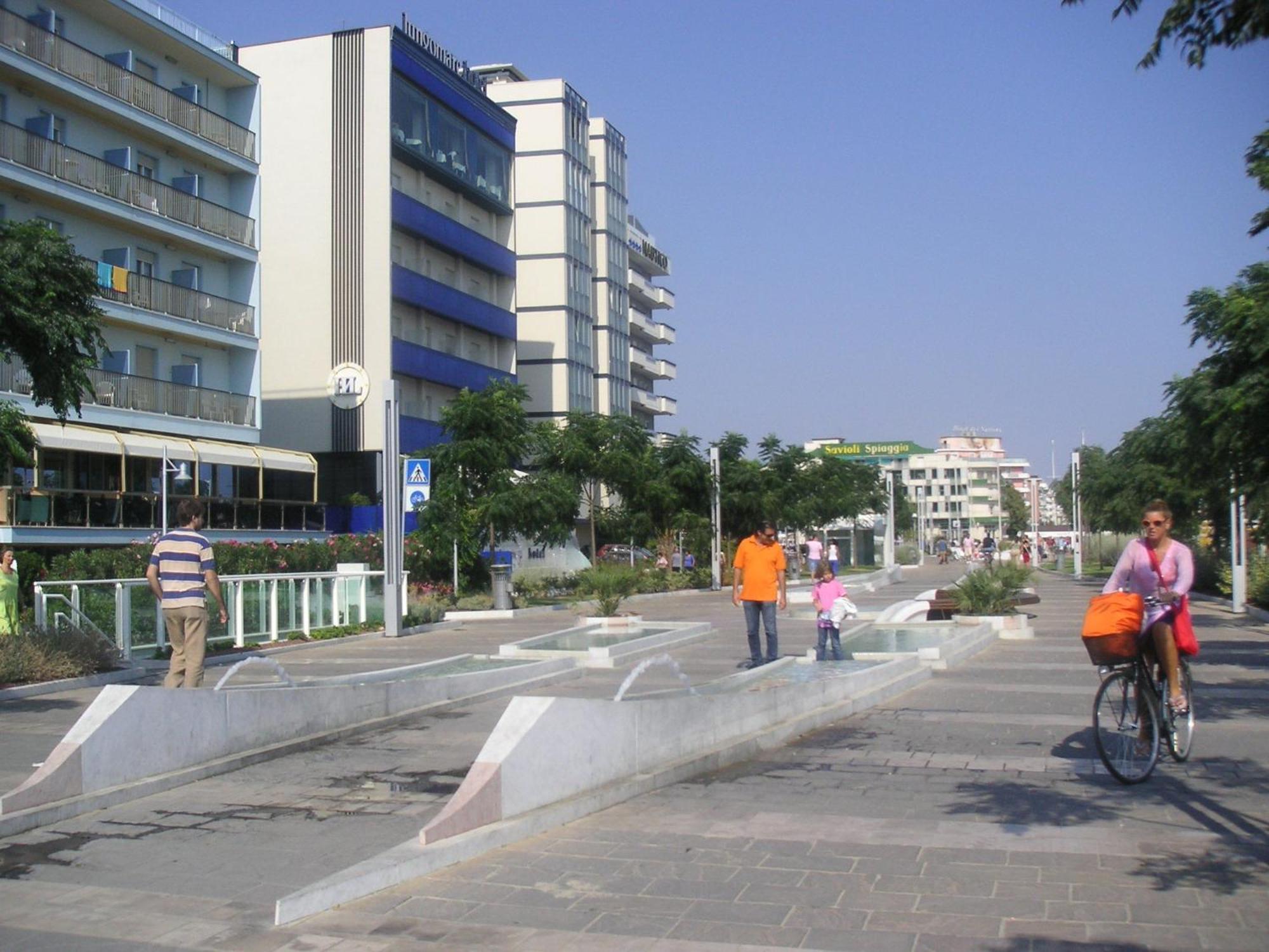 Hotel Canasta Riccione Exteriör bild