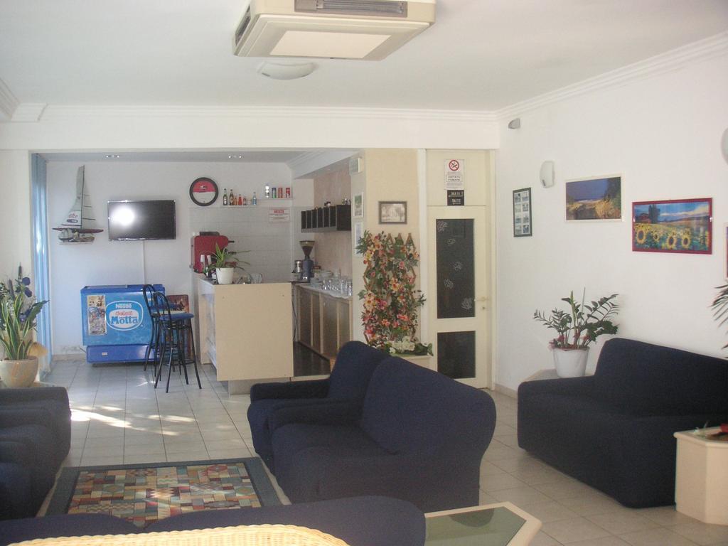 Hotel Canasta Riccione Exteriör bild