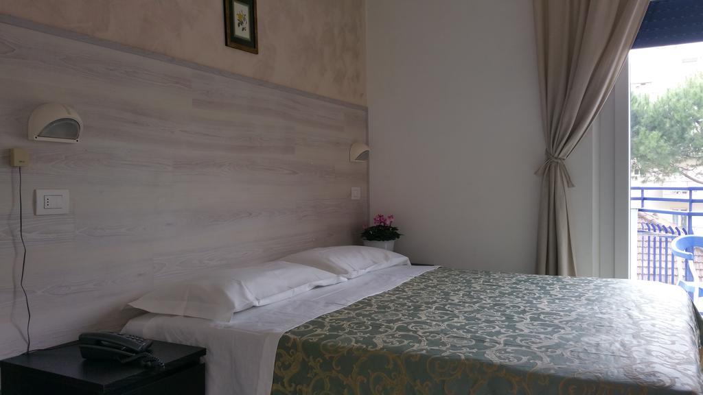 Hotel Canasta Riccione Exteriör bild